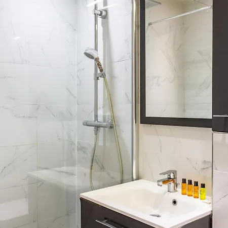 The Charming Rue Cler Apartment Paris Room photo