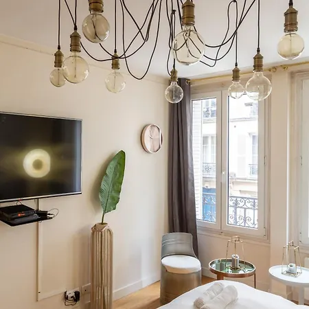 The Charming Rue Cler Apartment Paris Room photo