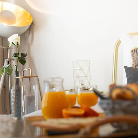 The Charming Rue Cler Apartment Paris Exterior photo