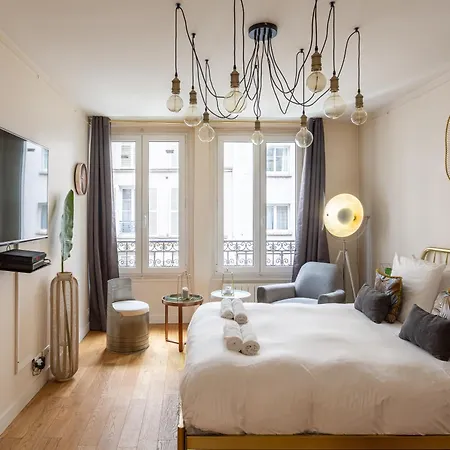 The Charming Rue Cler Apartment Paris Room photo