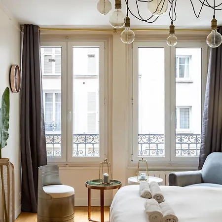 The Charming Rue Cler Apartment Paris Room photo
