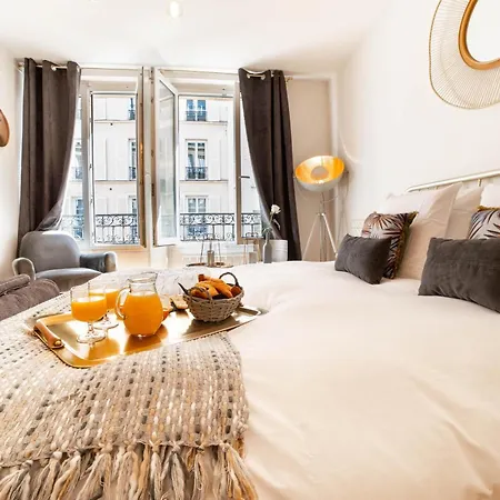 The Charming Rue Cler Apartment Paris Exterior photo